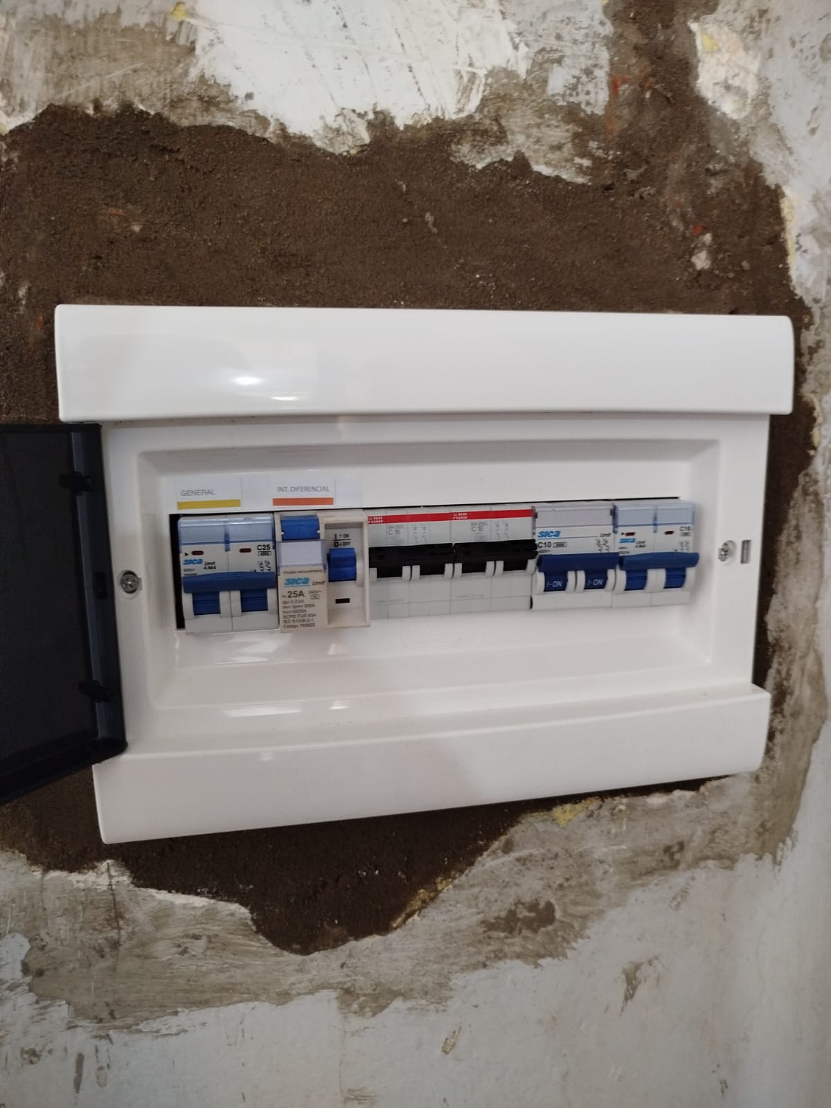 Reparación de cableado quemado por sobrecarga